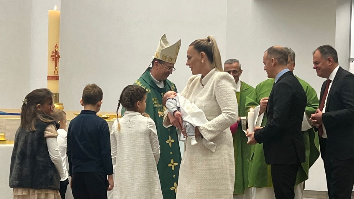 Biskup Šaško krstio peto dijete u obitelji Butigan