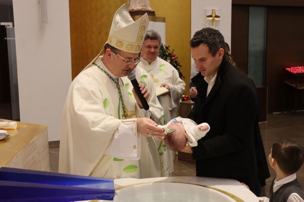 Krštenje osmog djeteta u obitelji Mećar Krštenje osmog djeteta u obitelji Mećar